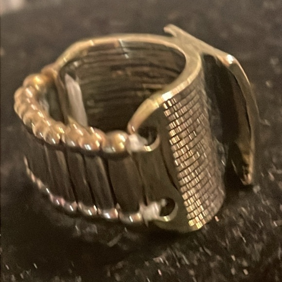 Size 6.5 Modernist gold tone ribbed wide stretch statement ring - Picture 7 of 12